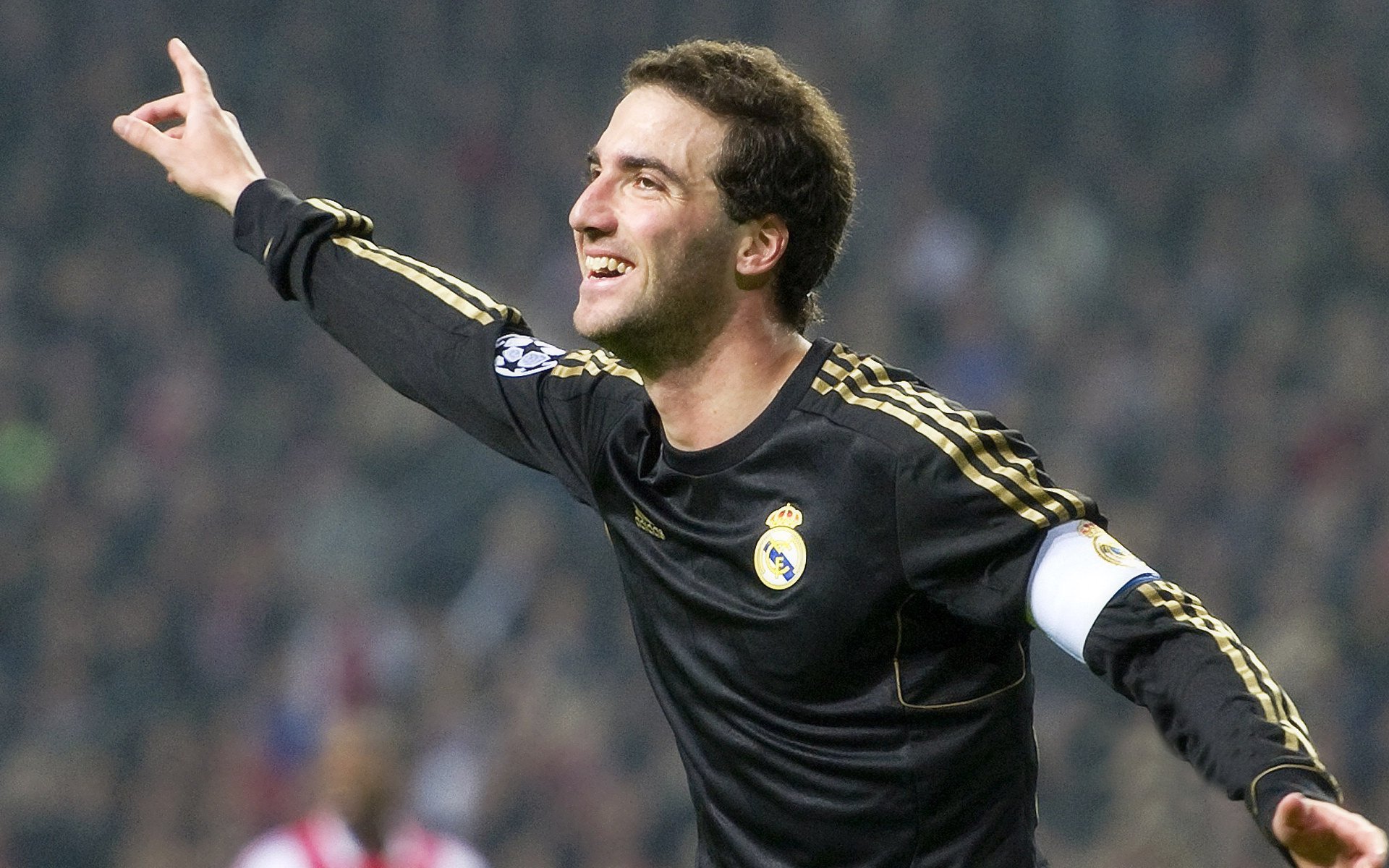 意大利骑手弗洛尔·德·温内在2024年欧洲三项赛锦标赛中获得个人铜牌，表现出色。